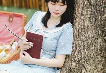 只在网盘！依依超级懒女仆套装写真，展现少女心的完美瞬间.txt