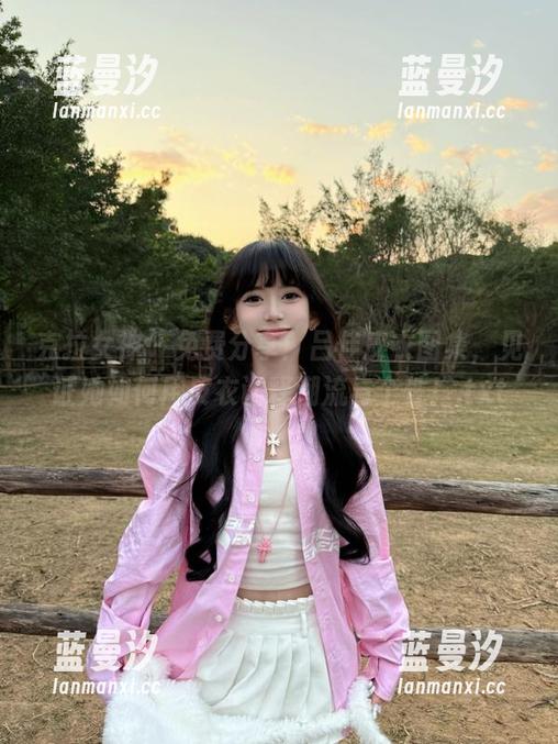 克拉女神 - 免费分享：吕佳皮衣图集，见证她如何用皮衣诠释潮流与个性！.txt