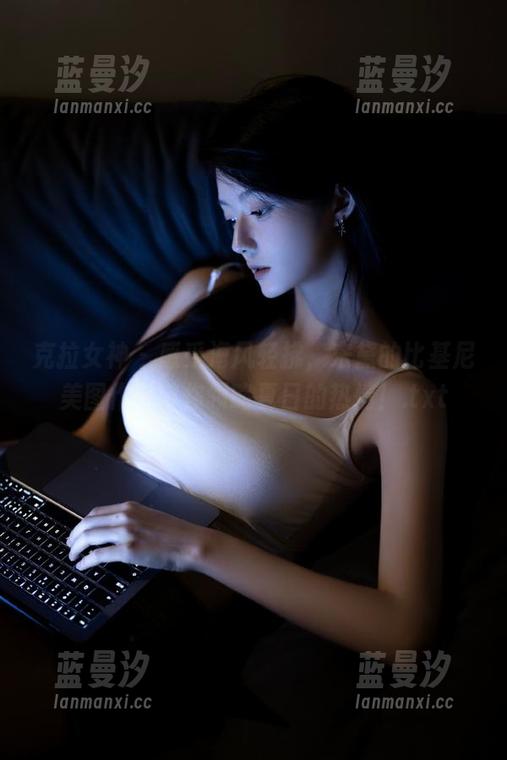 克拉女神 - 感受海风轻拂，宋黛的比基尼美图作品带你领略夏日的热情！.txt