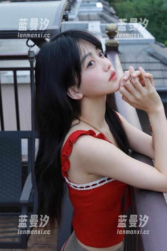 克拉女神 - 熙妍短裤私房魅影：独家写真合集带你感受诱惑.txt