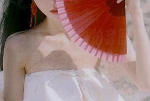 克拉女神 – 最新百琳自拍套图更新，捕捉青春的点滴时光.txt