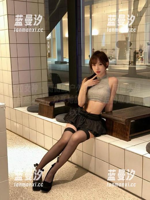 克拉女神 - 薇薇的户外作品集：用镜头捕捉自然之美，分享她的照片背后的故事！.txt