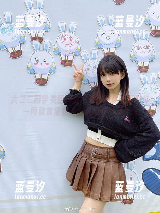 六二二同学美丽海边写真：网盘资源邀你一同欣赏清澈海水与绵软沙滩.txt