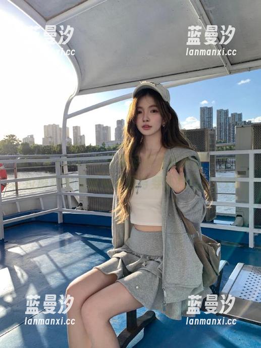 凉凉子rioko牛仔裤私房写真套图，全方位解析她的时尚资源与穿搭技巧！.txt