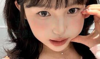 微密圈 – 十万口草莓粥粥夏天作品网盘发布，瞬间定格纯真与清凉的夏日风情.txt