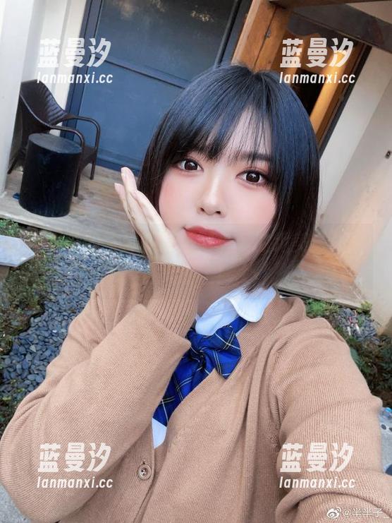 半半子的写真秘籍：网盘中的绝美“秘书”合集奉上！.txt