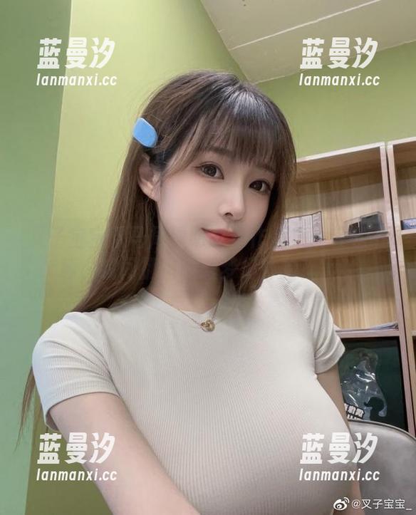 叉子宝宝双马尾透明女仆作品集：轻松下载，瞬间拥有可爱梦幻体验！.txt