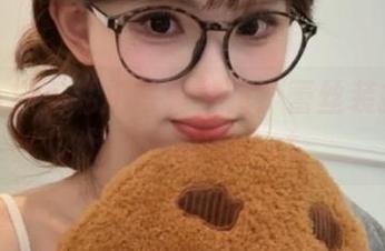 可可小白兔私拍写真特辑：蕾丝装扮下的清新与优雅.txt