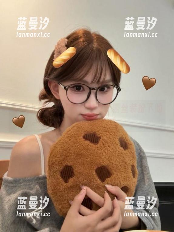 可可小白兔私拍写真特辑：蕾丝装扮下的清新与优雅.txt