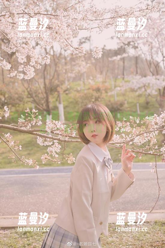 高清写真资源：名赖弥七与蕾姆的绝美组合，一定不能错过！.txt