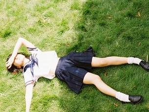 独家定制图集来袭：喵写真带你感受稚嫩黑丝的时尚魅力.txt