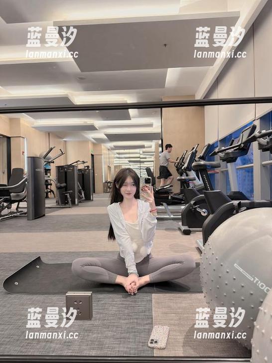 喵糖映画 - 镜酱独家图包更新：修女写真灵动呈现，快来体验这场视觉盛宴.txt