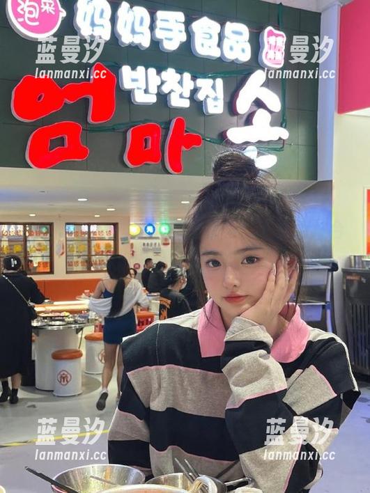 观看喵糖映画狂三黑丝旗袍，感受照片合集的极致美感.txt
