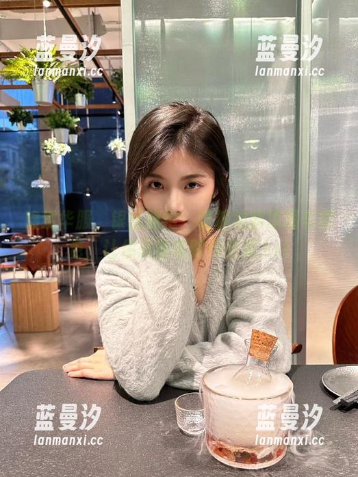 锦绣华服，银丝旗袍！喵糖映画原图与图包，让你尽情领略传统美.txt
