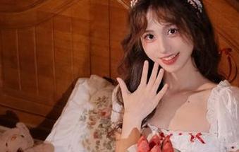 嗲囡囡 – 美图在线闪耀登场，PaPa妈咪妹妹如梦似幻的写真作品为你打开一扇新世界的大门！.txt