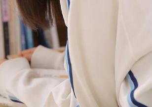 嗲囡囡 – 领略叶初雪的美足之美，观看她最新图包带来的无限魅力.txt