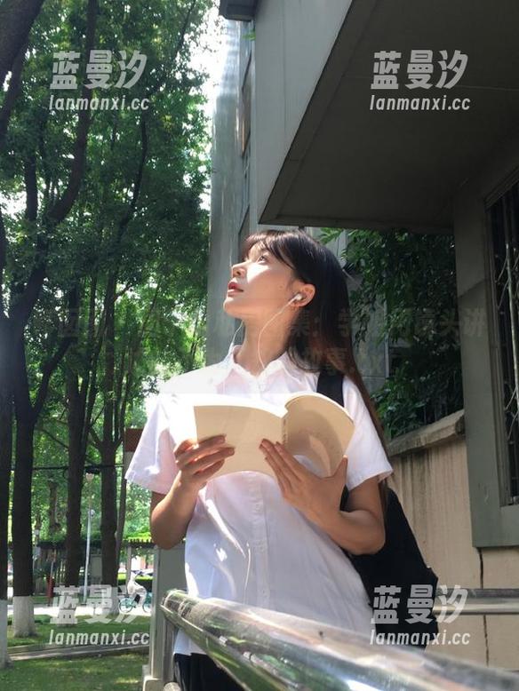 嗲囡囡 - 周于希私房图集：学姐用镜头讲述的不为人知的故事.txt