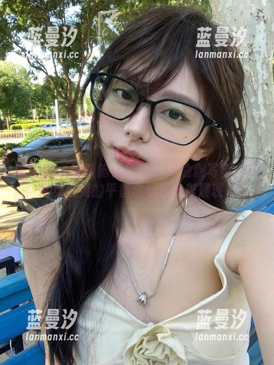 嗲囡囡 - 观看施忆佳KITTY瑜伽写真合集：将身心灵的平衡与优雅完美展现.txt
