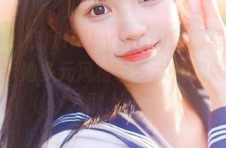 嗲囡囡 – 欣欣Rubybaby制服写真集分享，展示她多元风格与艺术气息的完美交融.txt