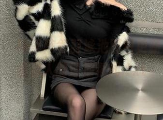 嗲囡囡 – 绝美陈舒羽泳池图包更新，捕捉最动人的泳池瞬间.txt