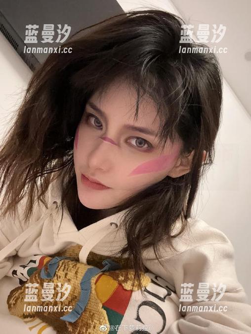 海洋风情与青春气息：在下萝莉控ii最新碧蓝航线写真作品合集发布！.txt