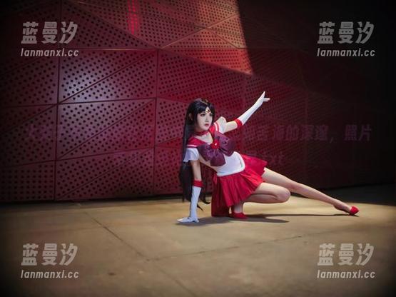 大梨子不是御姐在原图中展现思念如苦海的深邃，照片带你走进她的灵魂世界.txt