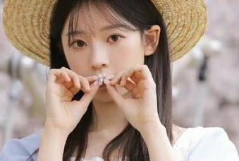头条女神 – 在这本乔安旗袍图包中，感受每一件作品背后的故事与情怀！.txt