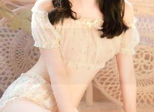 头条女神 – 大家快来围观！尹菲居家最新写真图库，宅家也能拍出时尚大片！.txt