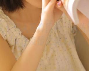 头条女神 – 双人写真图包：曲佑熙呈现的女性友情之美.txt