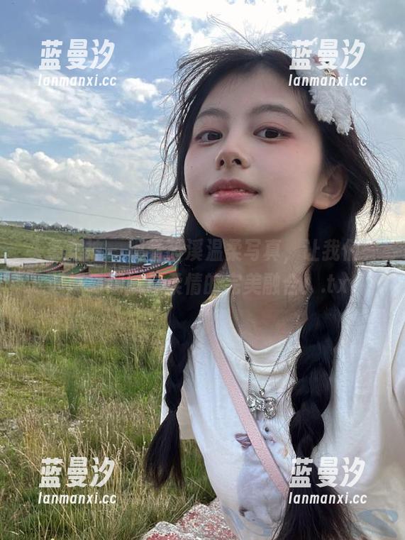 头条女神 - 观看筱溪温柔写真，让我们一起感受细腻与柔情的完美融合！.txt
