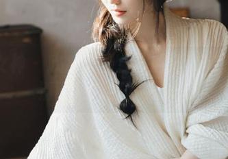 头条女神 – 欣赏语溪女仆的迷人姿态：高清图片一键下载.txt