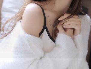 头条女神 – 探索钟晴的魅力与风格，在《我是你的小晴子》的写真作品中，找寻心灵的共鸣与静谧。.txt