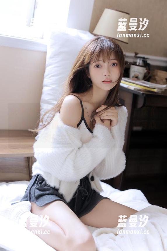 头条女神 - 探索钟晴的魅力与风格，在《我是你的小晴子》的写真作品中，找寻心灵的共鸣与静谧。.txt