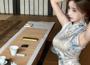 头条女神 – 别光吃圣诞大餐，快来欣赏马丽华的私拍套图吧！.txt