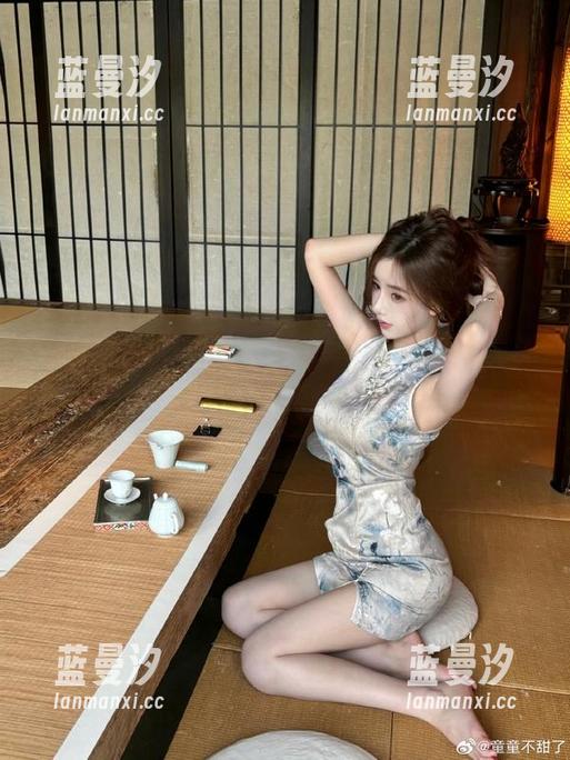 头条女神 - 别光吃圣诞大餐，快来欣赏马丽华的私拍套图吧！.txt