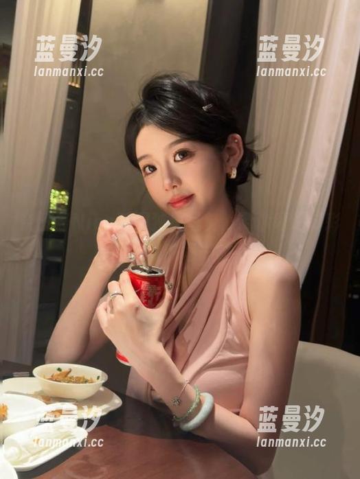 奈汐酱Nice醉回独居写真，带你领略精彩原图合集的每一瞬.txt