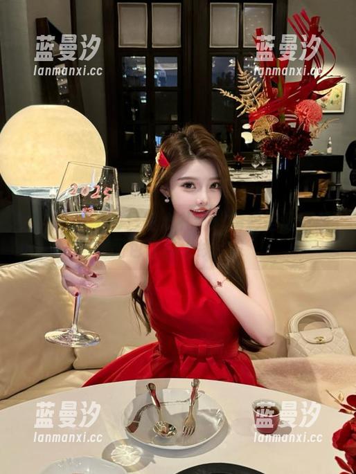 女主K献上冬日暖心礼物：精彩圣诞麋鹿图包作品上线.txt