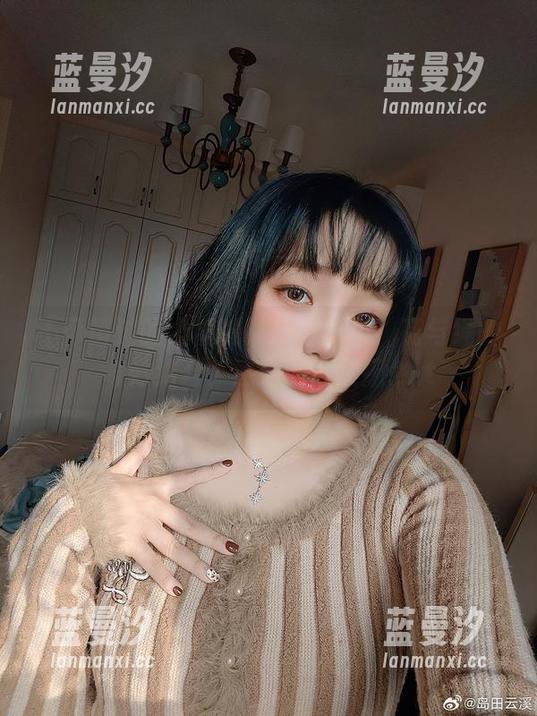 不可错过的奶桃桃最新写真集：花与绳的奇妙结合，感受创意灵感.txt