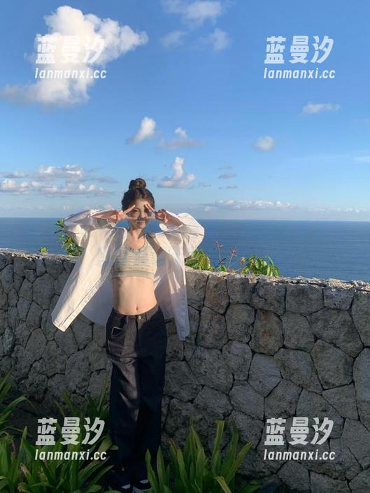 妖精视觉 - 泳装女神蕾蕾：原图震撼发布，图集展现无限魅力！.txt