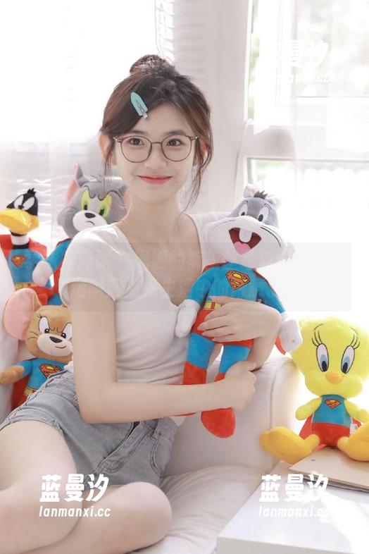 学妹加速跑 - 姗姗的裤里丝写真图集：精选瞬间捕捉生活中的诗意.txt