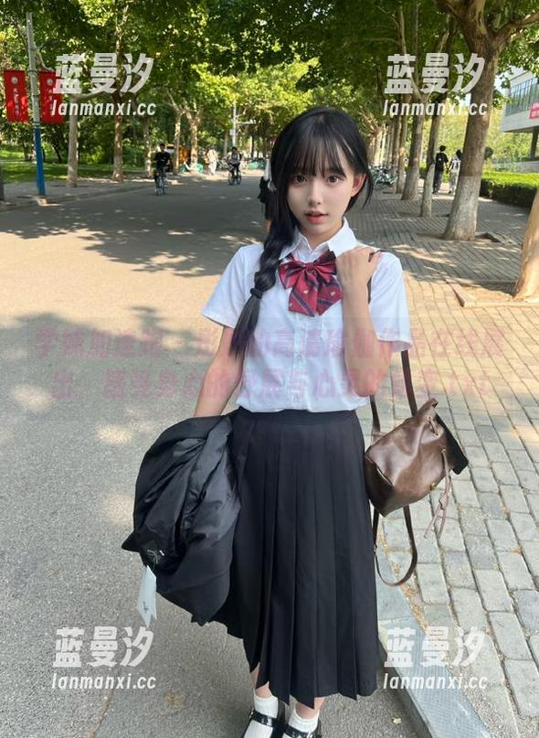 学妹加速跑 - 彤彤的高清瑜伽作品在线展出，感受身心的舒展与心灵的蜕变.txt