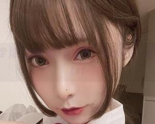 探索小泉学姐吖的妹妹写真合集，魅力图片引发无尽遐想.txt