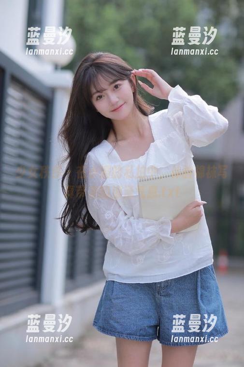 少女秩序 - 在小满的私拍中，体验棉袜写真带来的浪漫气息.txt