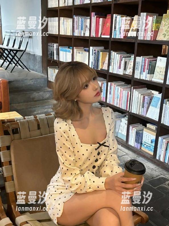 少女秩序 - 跟随小鱼的脚步，欣赏粉色肚兜的精彩写真作品图库.txt