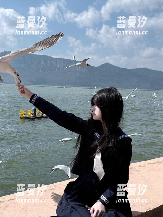 尤果网-含含 尤果网 - 含含内衣写真旅程:在图库中邂逅她独特的魅力与风格.txt