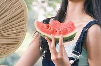 尤果网 – 从容自信的安柔：御姐写真集原图带你领略她的风采.txt