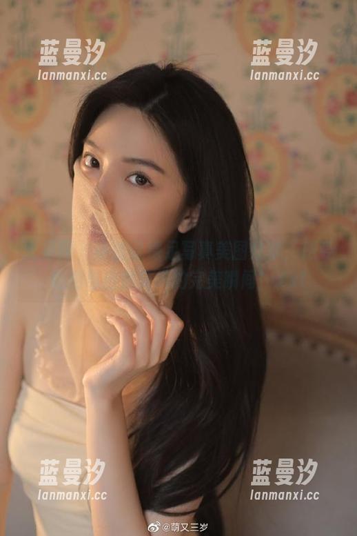 尤果网 - 小潘鼠裸足写真美图分享，感受轻盈与自然交织的完美瞬间！.txt