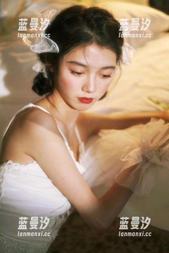 尤果网 - 曼曼的圣诞梦：探索她最新写真作品图片合集.txt