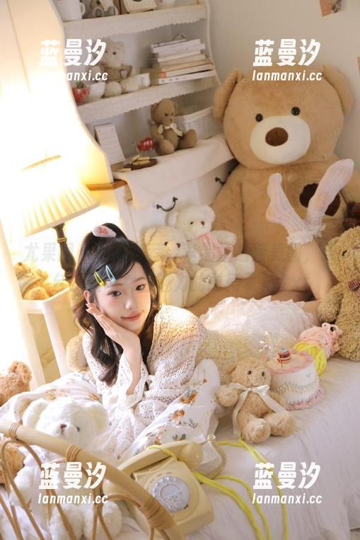 尤果网 - 倾心推荐：李易童最新美图，天台上展现女性魅力的时尚写真.txt