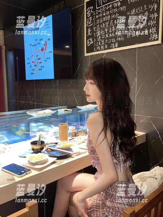 尤果网-球球 尤果网 - 球球的短裙私拍套图,清新自然的风格让人心动不已.txt